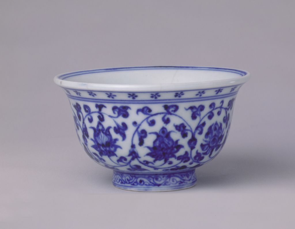 图片[1]-Blue and white pressure cup (lion ball center)-China Archive